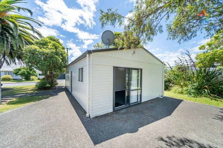 Photo of property in 2 Molloys Road, Te Marua, Upper Hutt, 5018
