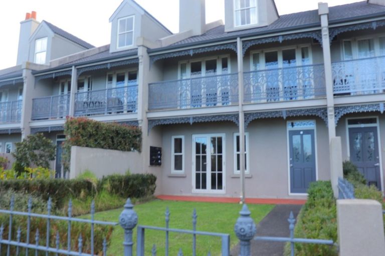 Photo of property in 10 Leneford Drive, East Tamaki, Auckland, 2013