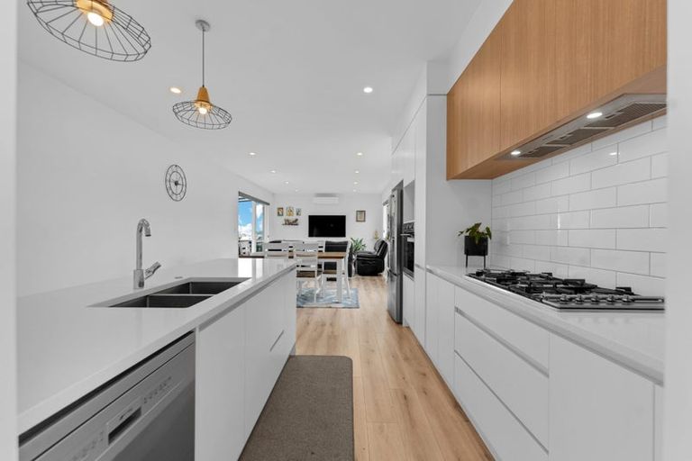 Photo of property in 66 Vinistra Road, Kumeu, 0810