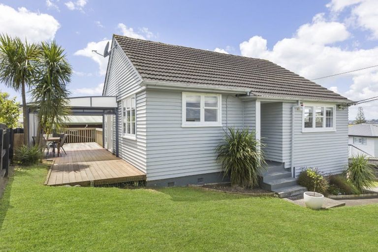 Photo of property in 18 Inglewood Street, Wai O Taiki Bay, Auckland, 1072