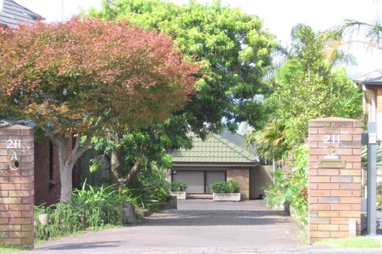 Photo of property in 2/211 Beach Road, Campbells Bay, Auckland, 0630
