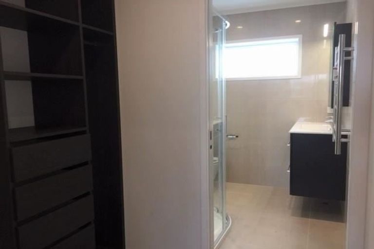 Photo of property in 8 Marina View Drive, West Harbour, Auckland, 0618