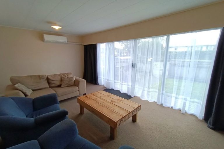 Photo of property in 2/45 Royal Street, Upper Hutt, 5018