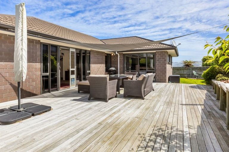Photo of property in 6 Tasman Close, Aotea, Porirua, 5024