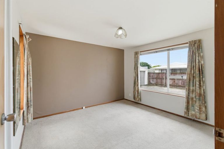 Photo of property in 1/87 Denise Crescent, Hornby, Christchurch, 8042