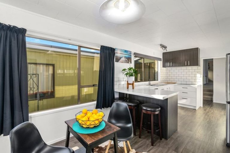 Photo of property in 20 Tawavale Street, Pukehangi, Rotorua, 3015