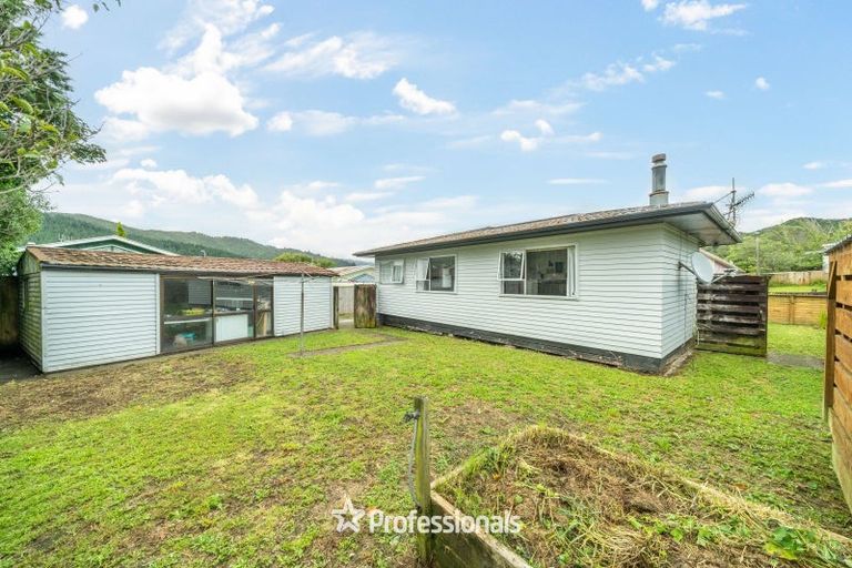 Photo of property in 4 Bexley Grove, Wainuiomata, Lower Hutt, 5014