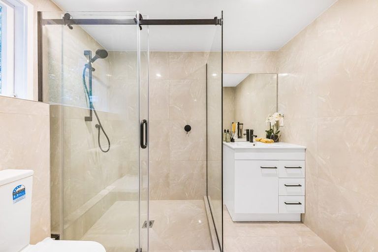 Photo of property in 35 Mcdowell Crescent, Hillcrest, Auckland, 0627