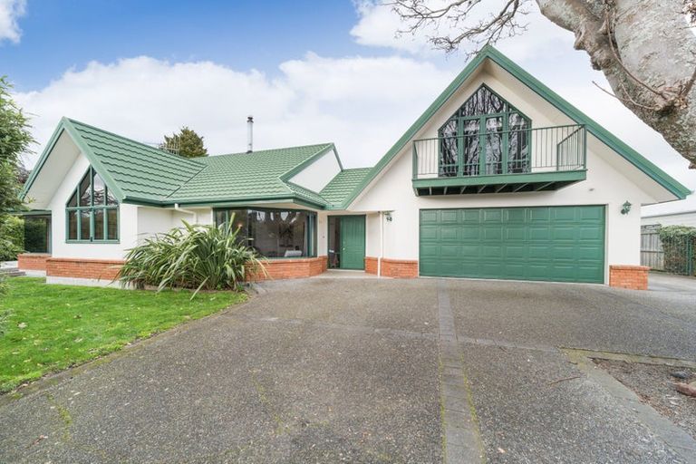 Photo of property in 86 Pahiatua Street, Hokowhitu, Palmerston North, 4410