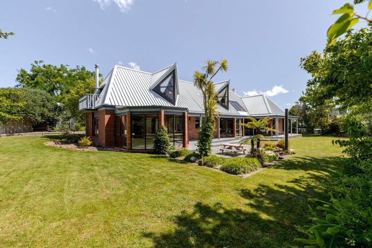 Photo of property in 17 Hind Place, Hokowhitu, Palmerston North, 4410
