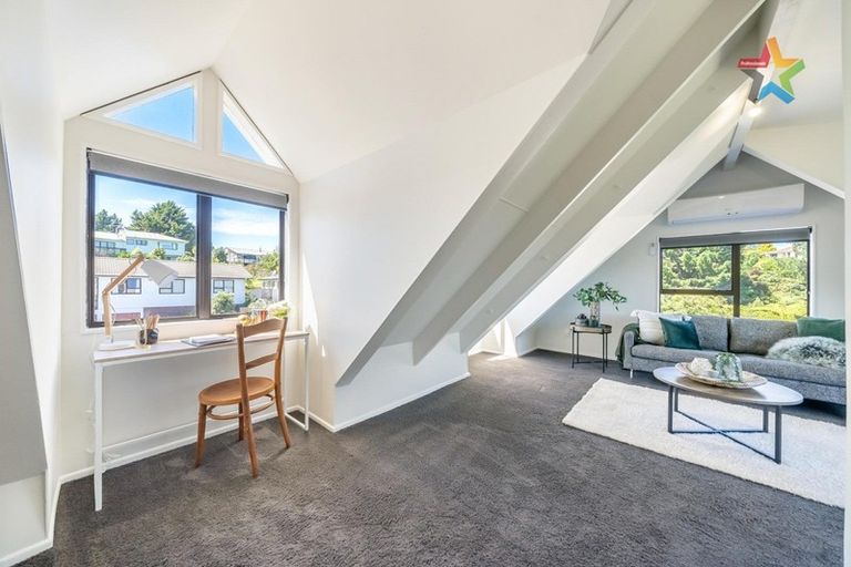 Photo of property in 186 Holborn Drive, Stokes Valley, Lower Hutt, 5019