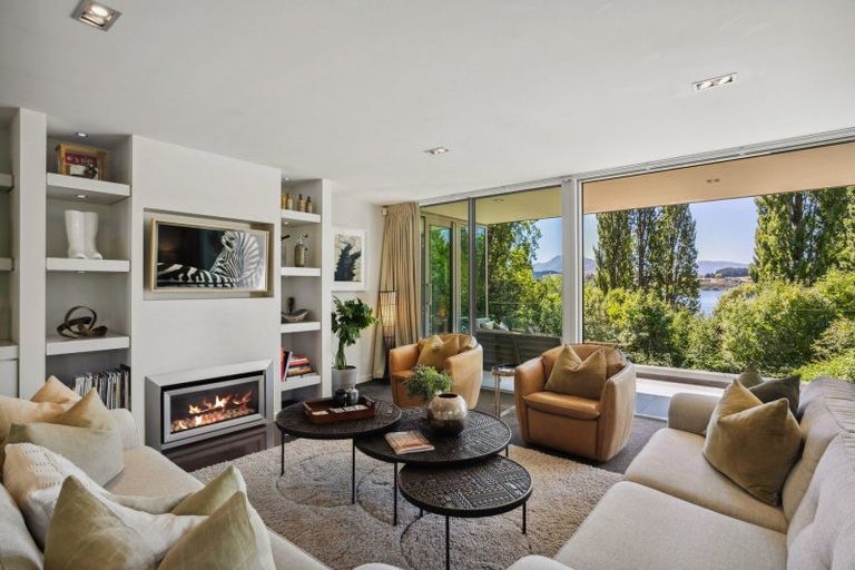 Photo of property in 10 Tapley Paddock, Wanaka, 9305