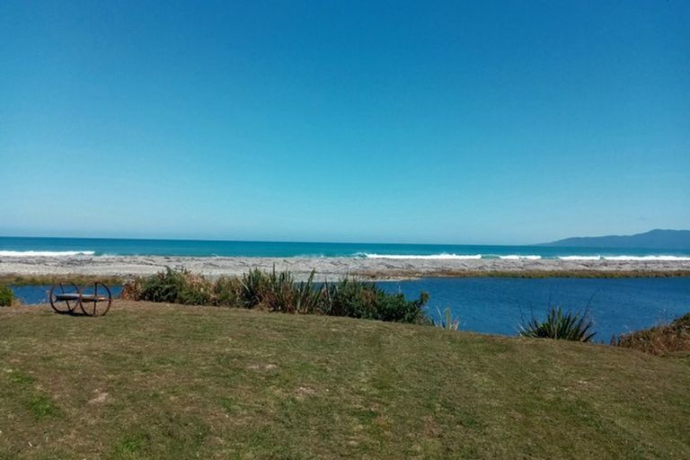 Photo of property in 5 Bluecliffs Beach Road, Papatotara, Tuatapere, 9691