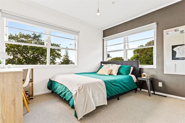 Photo of property in 27 Gill Avenue, Te Atatu Peninsula, Auckland, 0610