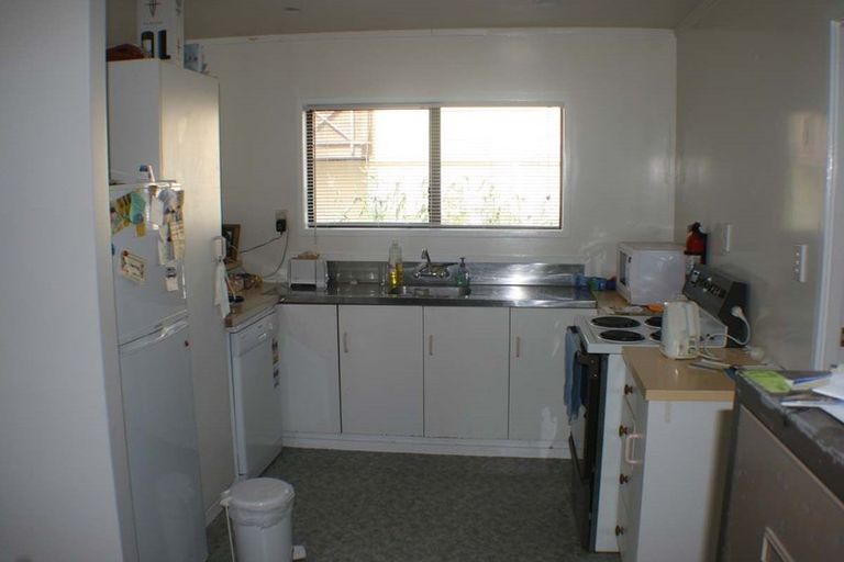 Photo of property in 1 Louise Place, West Harbour, Auckland, 0618