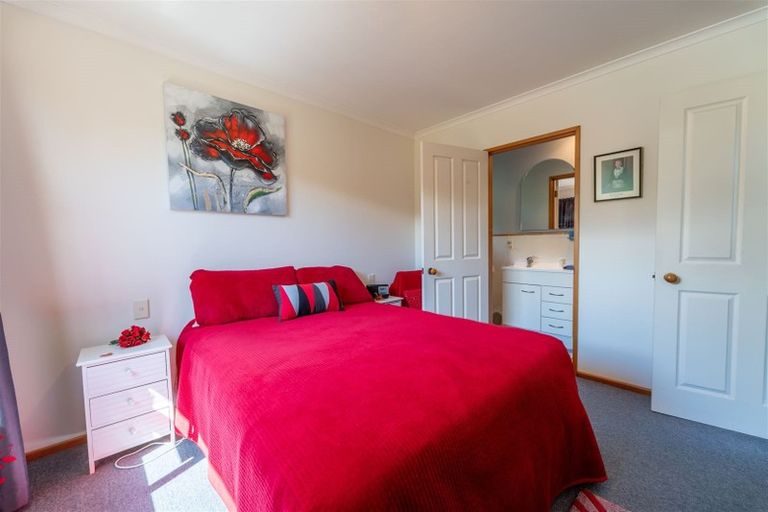 Photo of property in 2 Hannah Place, Holmes Hill, Oamaru, 9401