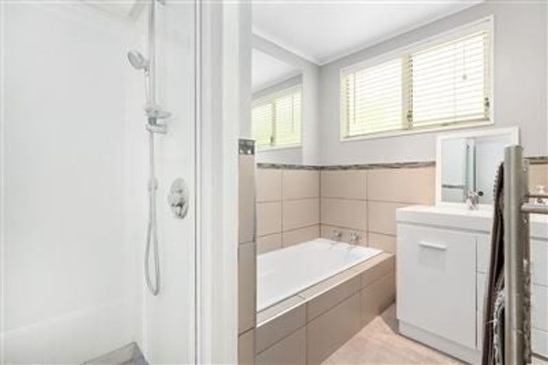 Photo of property in 31 Spinnaker Drive, Whitby, Porirua, 5024