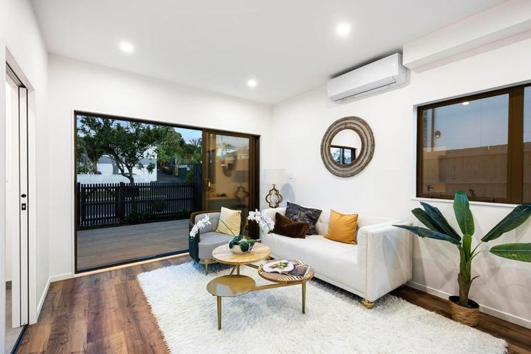 Photo of property in 2/81 Vodanovich Road, Te Atatu South, Auckland, 0610