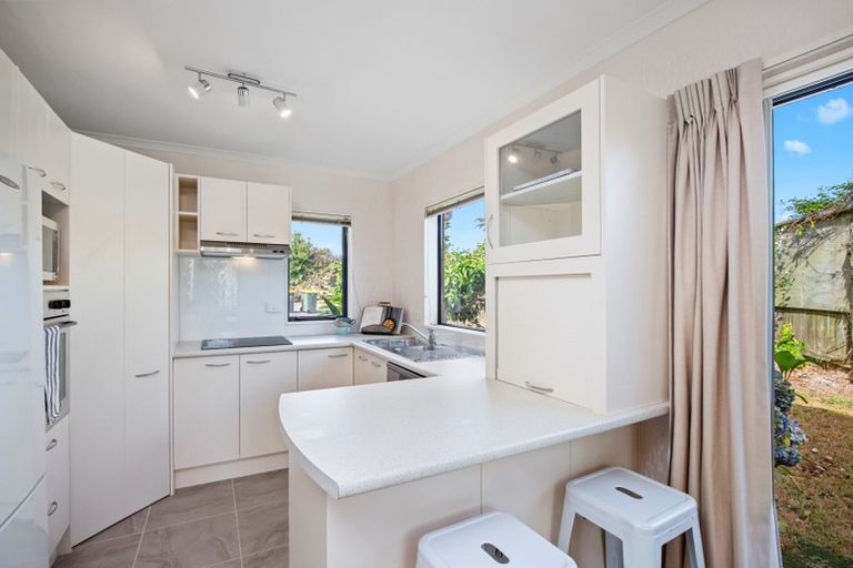 Photo of property in 16 Ranch Place, Pukekohe, 2120