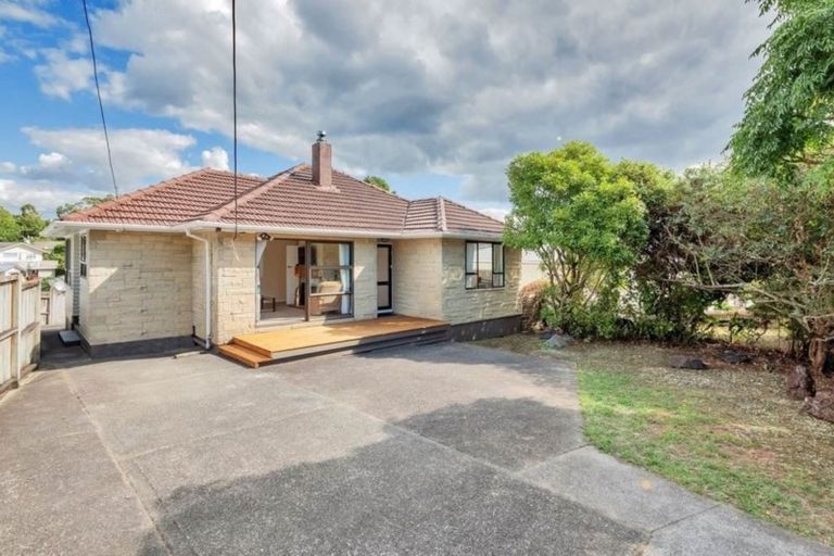 Photo of property in 1/16 Peach Road, Glenfield, Auckland, 0629
