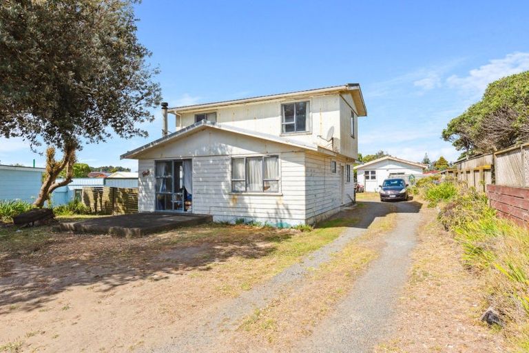 Photo of property in 30 Rua Avenue, Waitarere Beach, Levin, 5510