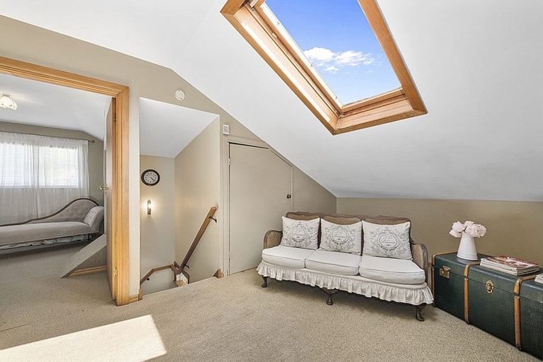 Photo of property in 2 Barton Road, Heretaunga, Upper Hutt, 5018