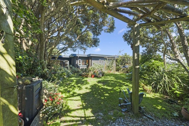 Photo of property in 39 Hudson Street, Island Bay, Wellington, 6023