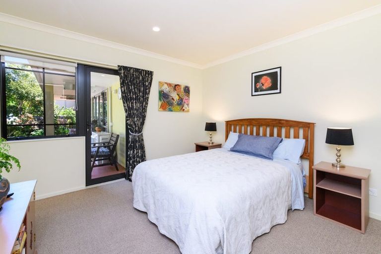 Photo of property in 11 La Lena Grove, Fitzherbert, Palmerston North, 4410
