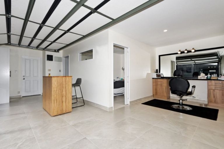 Photo of property in 3a Summerland Drive, Henderson, Auckland, 0612