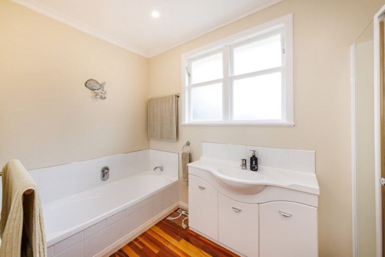 Photo of property in 5 Wigan Place, Hokowhitu, Palmerston North, 4410