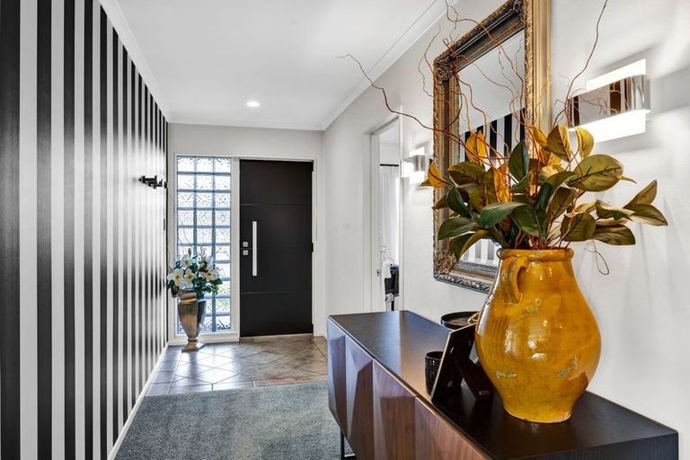 Photo of property in 6 Edna Wills Place, Hawera, 4610