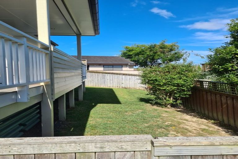 Photo of property in 42a Sunset Road, Unsworth Heights, Auckland, 0632