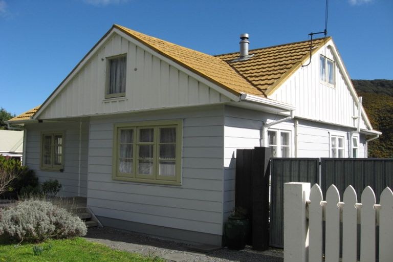 Photo of property in 104 Coast Road, Wainuiomata, Lower Hutt, 5014