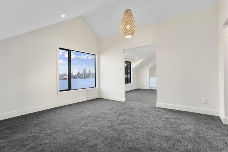 Photo of property in 79a Stanley Point Road, Stanley Point, Auckland, 0624