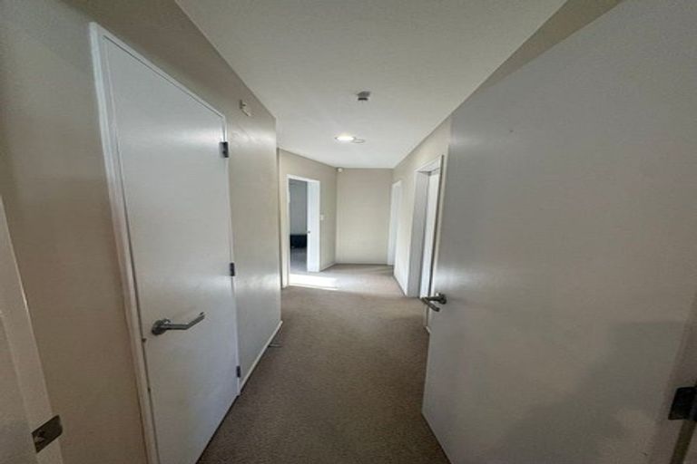 Photo of property in 118a Parkvale Road, Karori, Wellington, 6012