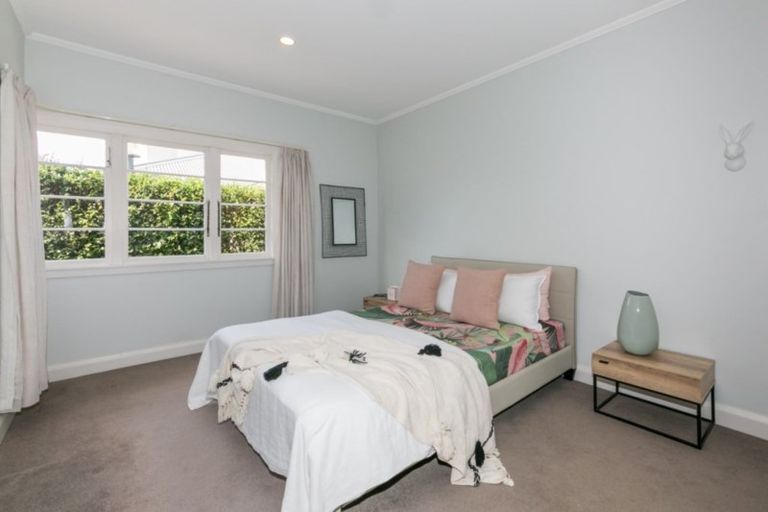 Photo of property in 15 Gillean Street, Havelock North, 4130