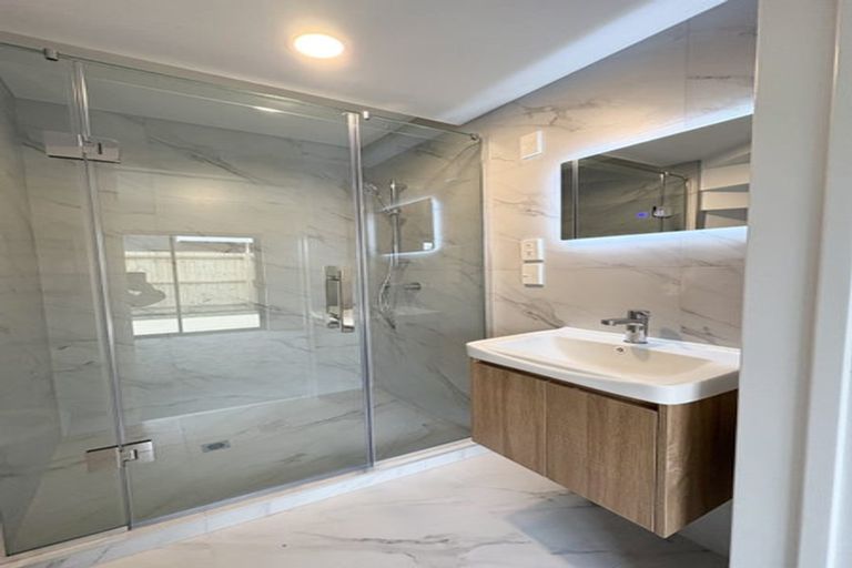 Photo of property in 14b Elcoat Avenue, Te Atatu South, Auckland, 0610