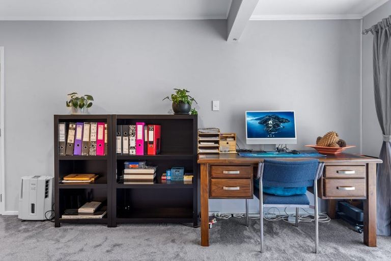 Photo of property in 18 Murano Place, Chatswood, Auckland, 0626