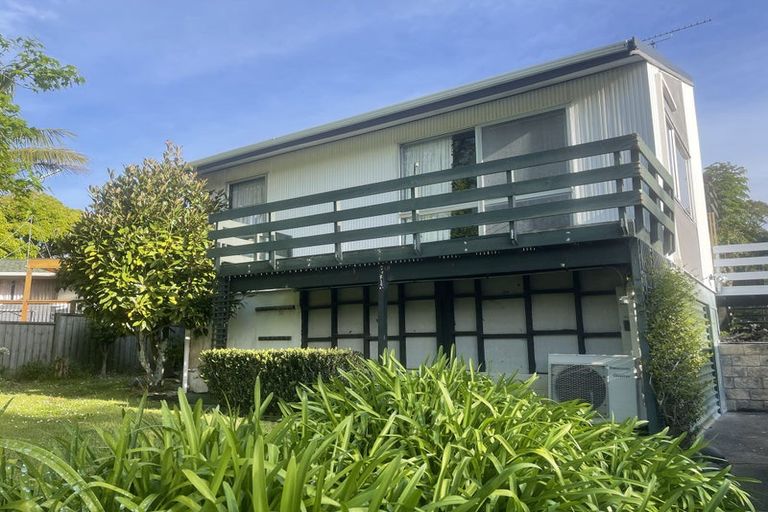 Photo of property in 33 Kurnell Drive, Botany Downs, Auckland, 2010