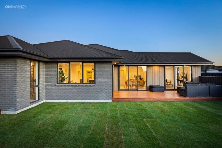 Photo of property in 6 Oakville Close, Rangiora, 7400