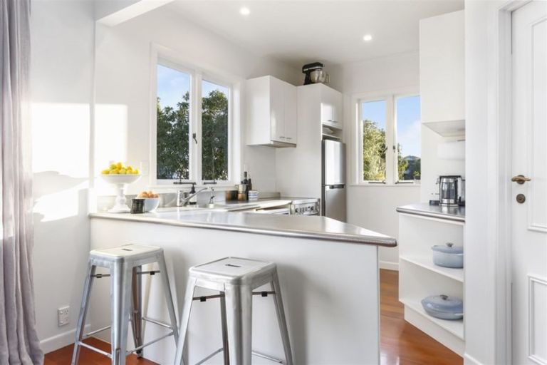 Photo of property in 2/18 Mariposa Crescent, Birkenhead, Auckland, 0626