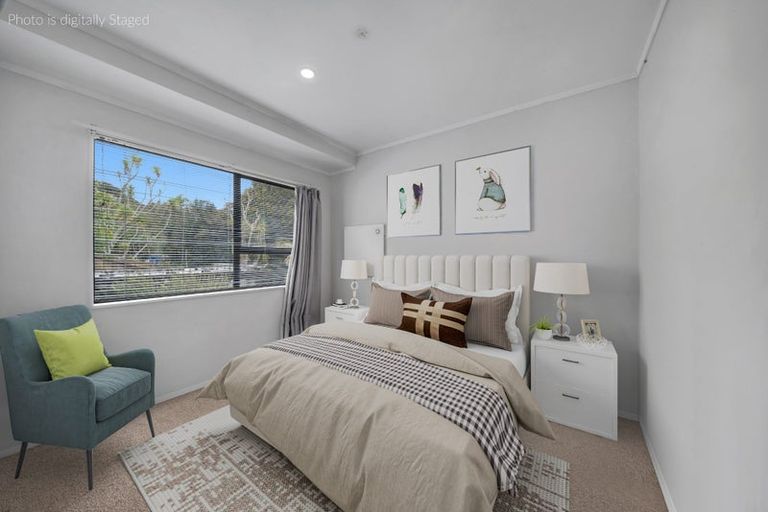 Photo of property in 2/52 Stanley Road, Glenfield, Auckland, 0629