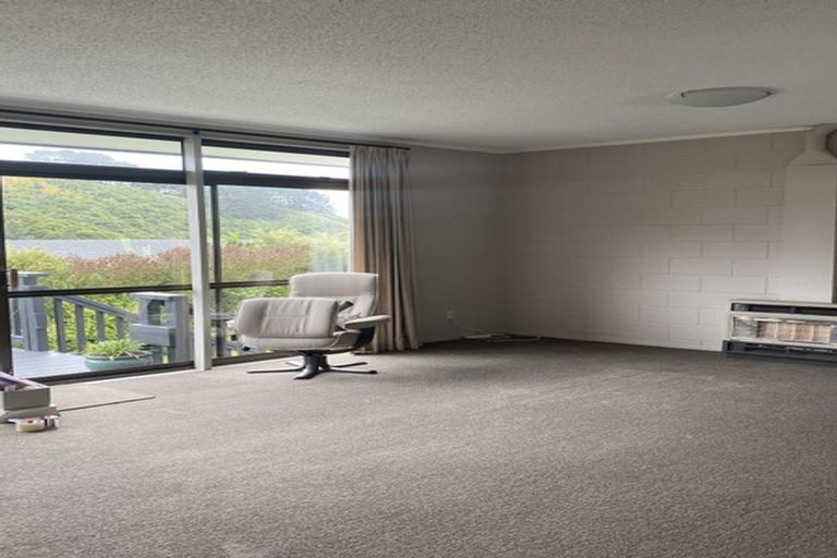 Photo of property in 8 Bushland Grove, Paparangi, Wellington, 6037