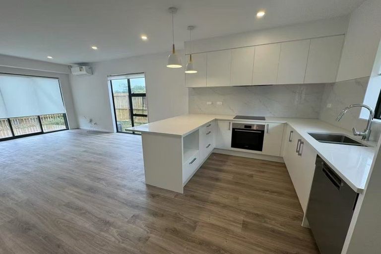 Photo of property in 11b Mawney Road, Henderson, Auckland, 0610