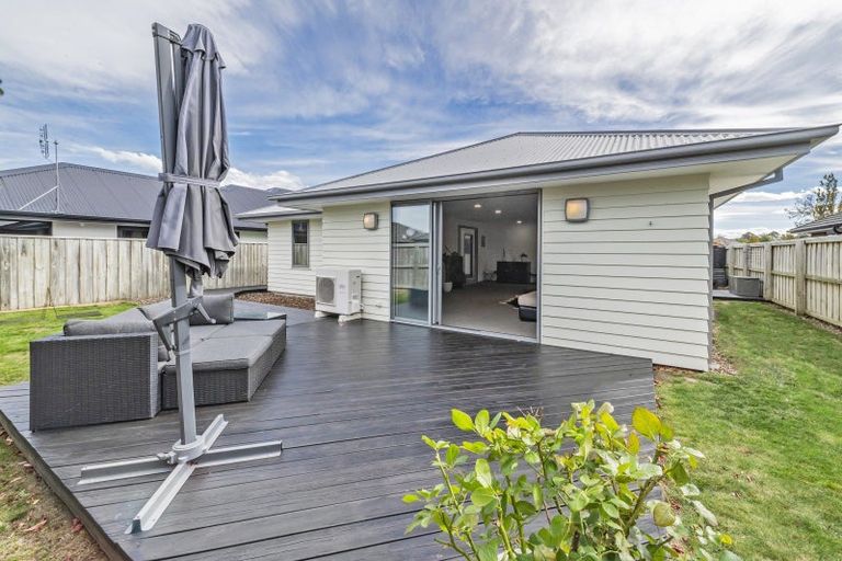 Photo of property in 46 Shillingford Boulevard, Rolleston, 7615