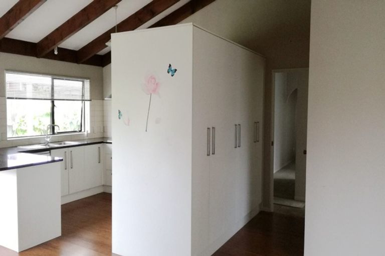 Photo of property in 33 Olena Avenue, Sunnyhills, Auckland, 2010