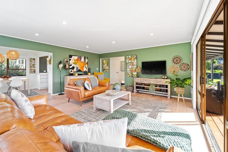 Photo of property in 82 Oaktree Avenue, Browns Bay, Auckland, 0630