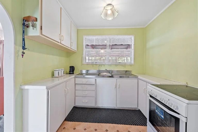 Photo of property in 22 Becker Drive, Weymouth, Auckland, 2103