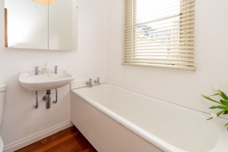 Photo of property in 16 Saint Mary Street, Thorndon, Wellington, 6011