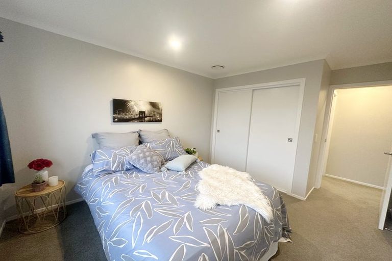 Photo of property in 3 Cessna Way, Newlands, Wellington, 6037